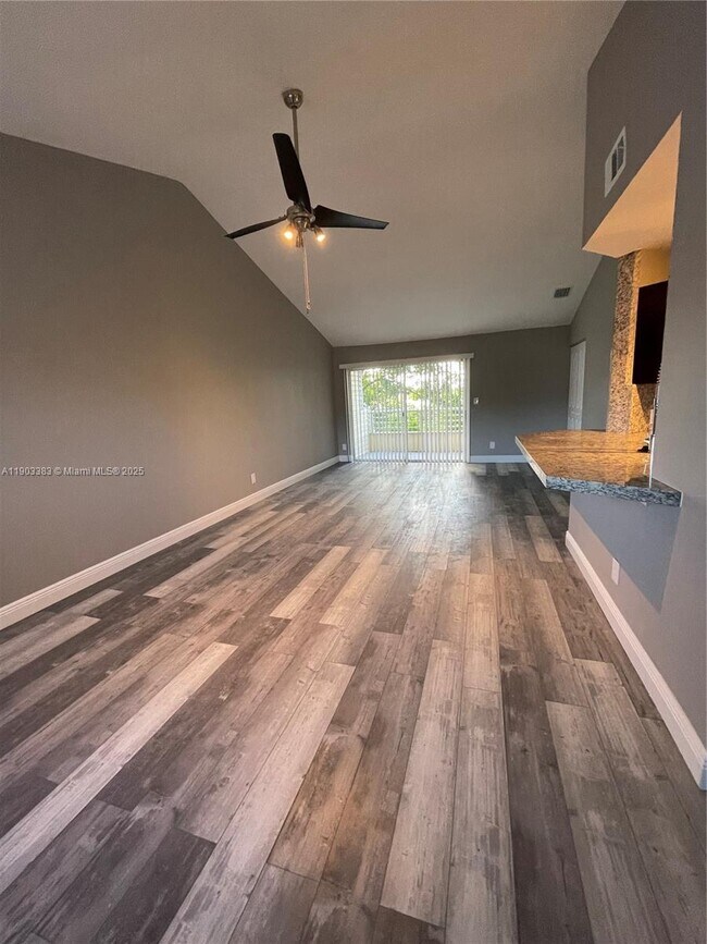 Photo - 3429 NW 44th St Unidad 203