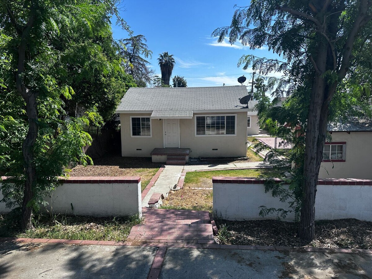 Photo - 905 1/2-905 1/2 Pearl St Unit 905