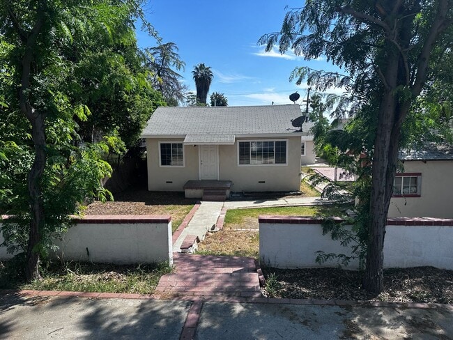 Building Photo - 905 1/2-905 1/2 Pearl St Unit 905