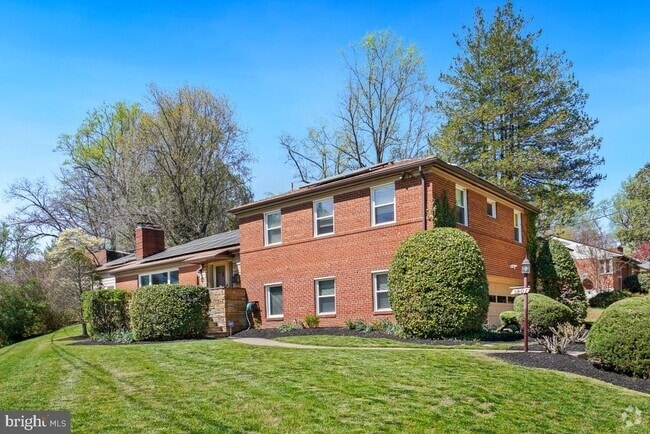 Building Photo - 1801 Primrose Rd NW Rental