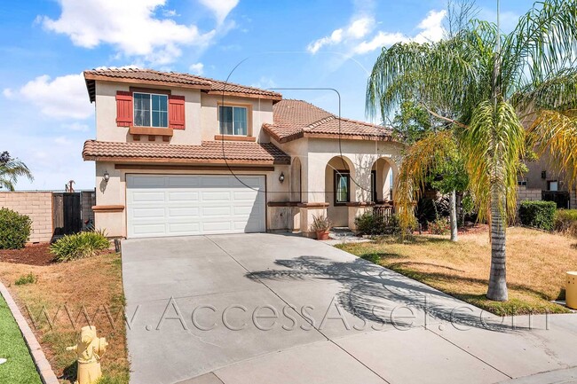 Building Photo - Large 4 Bed/3 Bath Home with an Incredible View!