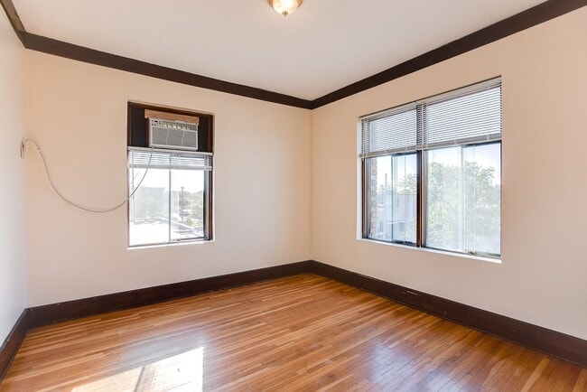 Photo - Lakesbury Apartments | Leasing Studio, Alc...
