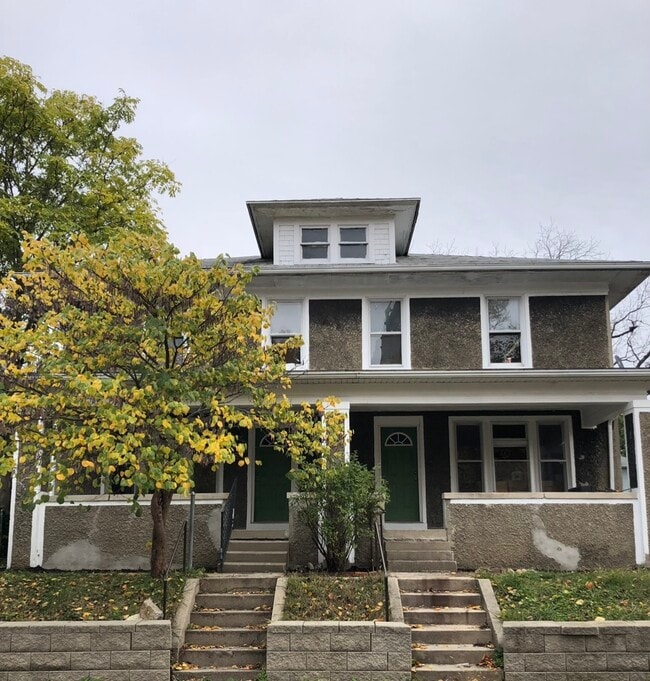 237 S 6th St