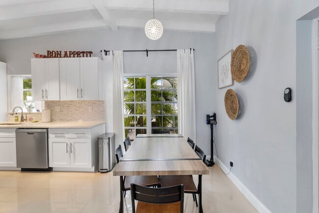 Photo - 2407 NE 33rd Ave Unit ID1023069P