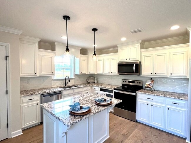 Photo - Elegant & Spacious 4-Bedroom Home in Hahira with Gourmet Kitchen, Private Backyard & Luxurious Ow...