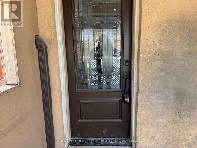 Photo - 2005 Dufferin St