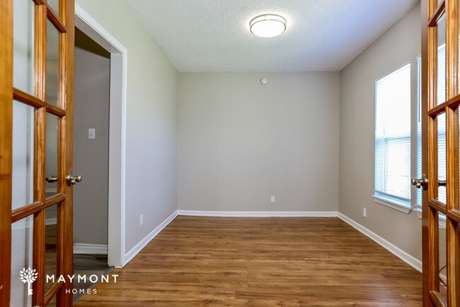 Photo - 3006 Hilldale Rd