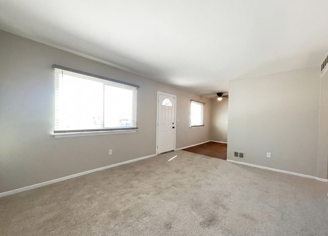 Photo - 7912 Pine St