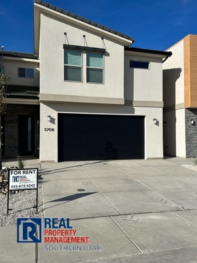 Brand New Townhome in South Desert - Brand New Townhome in South Desert