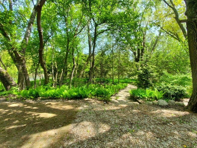 Photo - 550 N Mill St