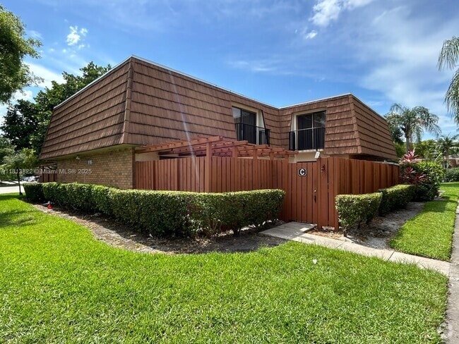 Building Photo - 9106B SW 20th St Rental
