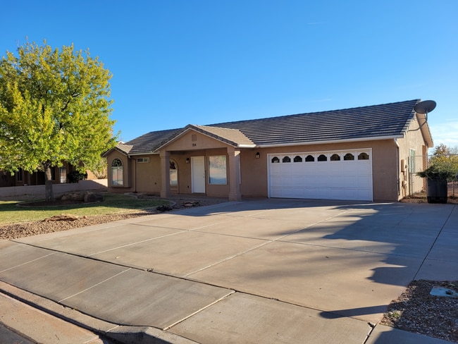 Building Photo - 154 E 200 S