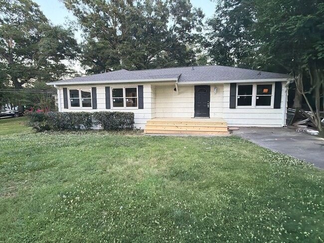 Building Photo - 621 Greenhill Dr