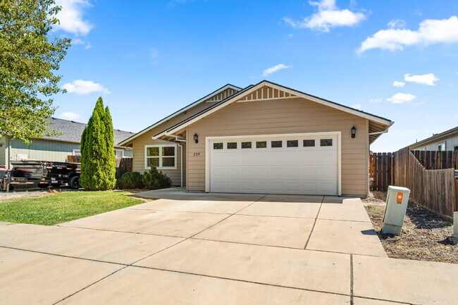 Photo - 229 Reanna Way