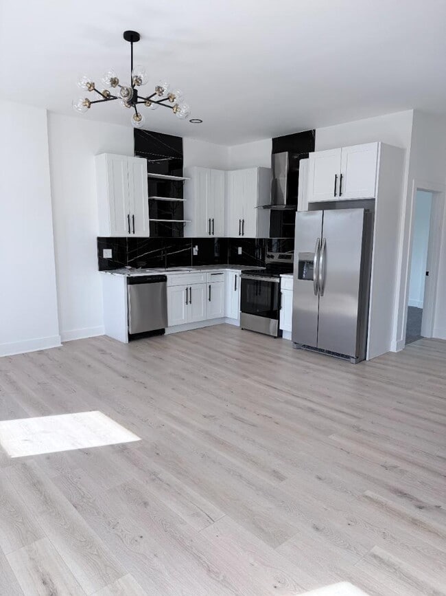 Photo - 828 E Main St