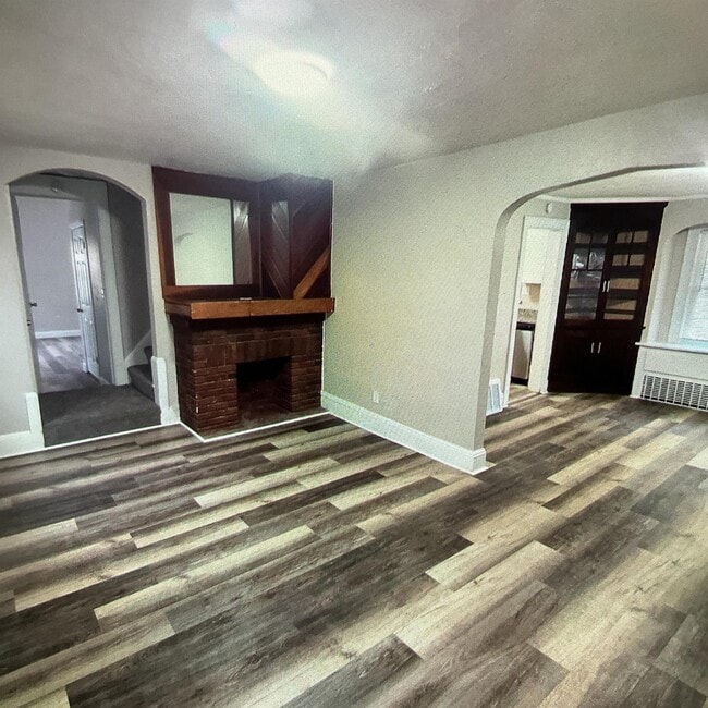 Photo - 670 Arbutus Ct
