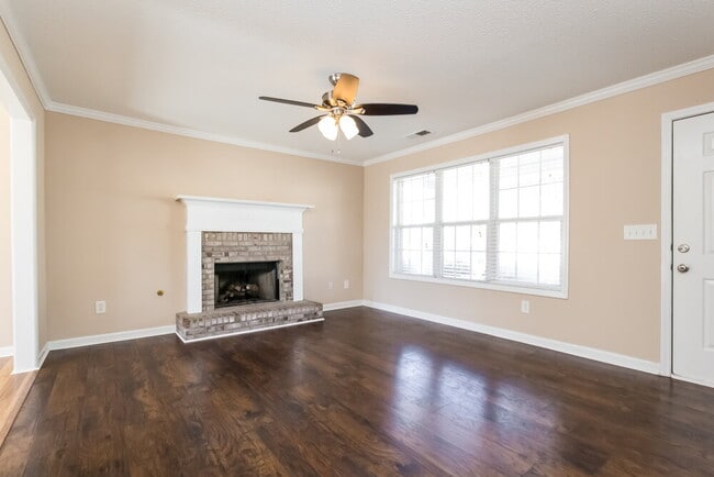 Photo - 212 Greystone Cir