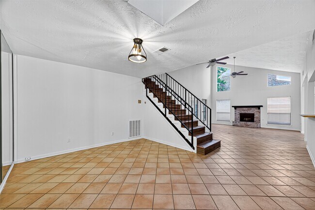 Photo - 812 Fleetwood Pl Dr