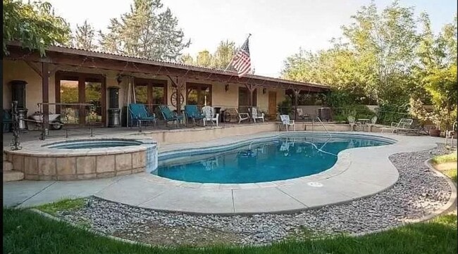 Photo - 3379 50th St W