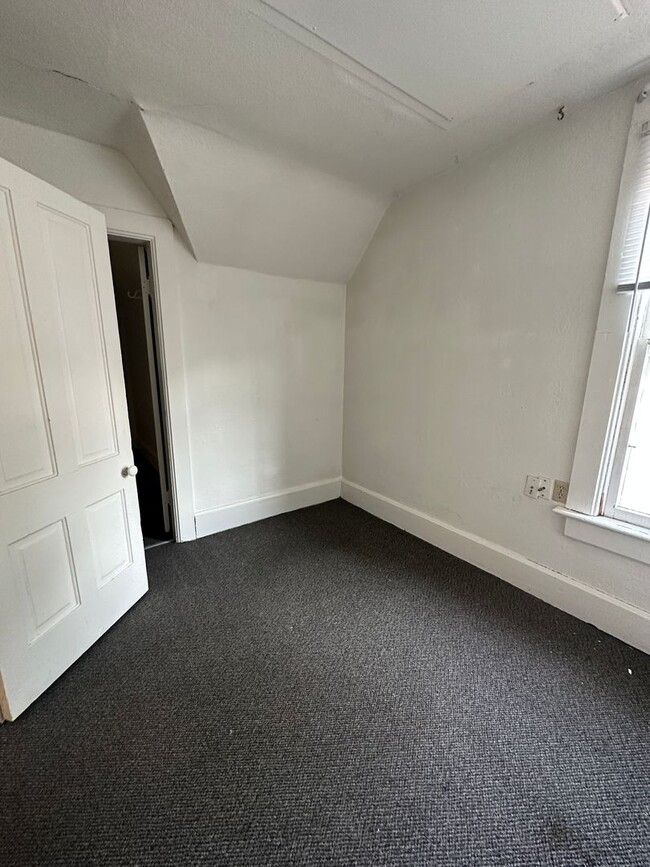 Building Photo - AI - 02 - 8th St Unit 211