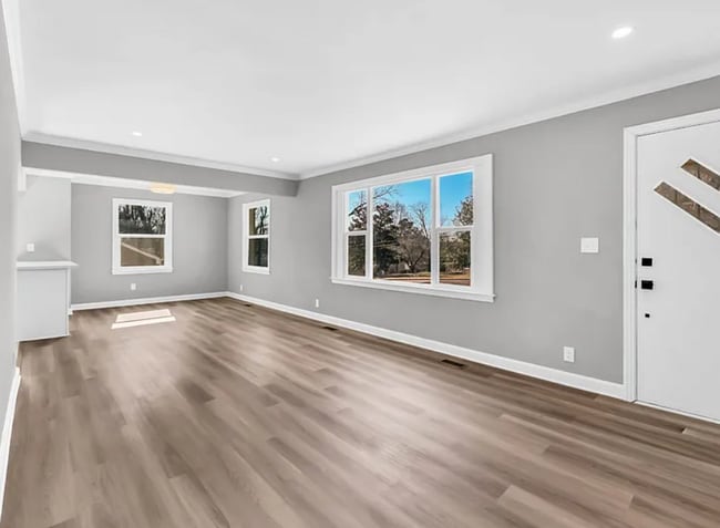 Photo - 1104 Irving Ln