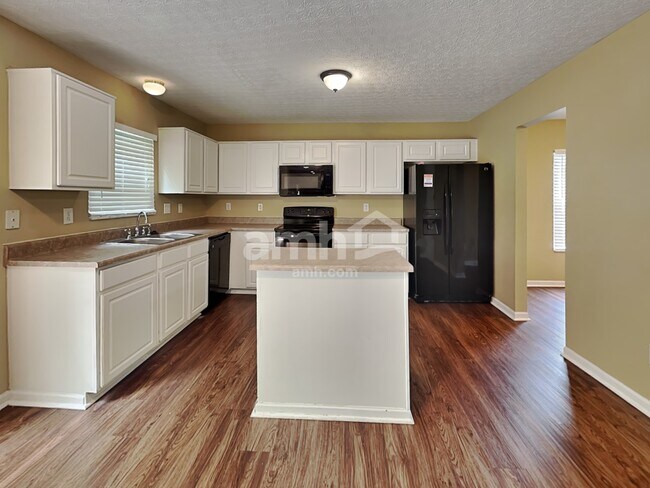 Photo - 665 Norfolk Sq N