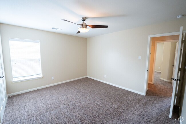 Building Photo - Move in ready Royse City Home!