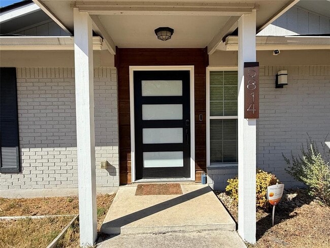Photo - 5814 Gloucester Ln