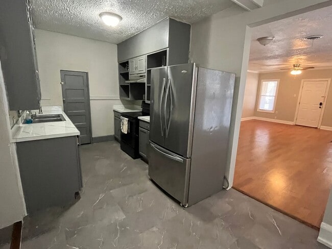 Photo - 205 W K St