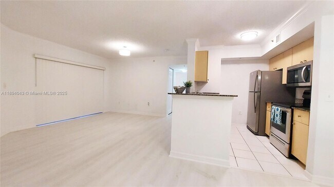 Photo - 2457 Centergate Dr Unidad 108