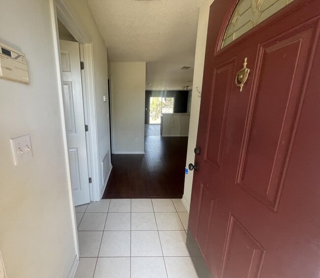 Photo - 106 Louise Dr