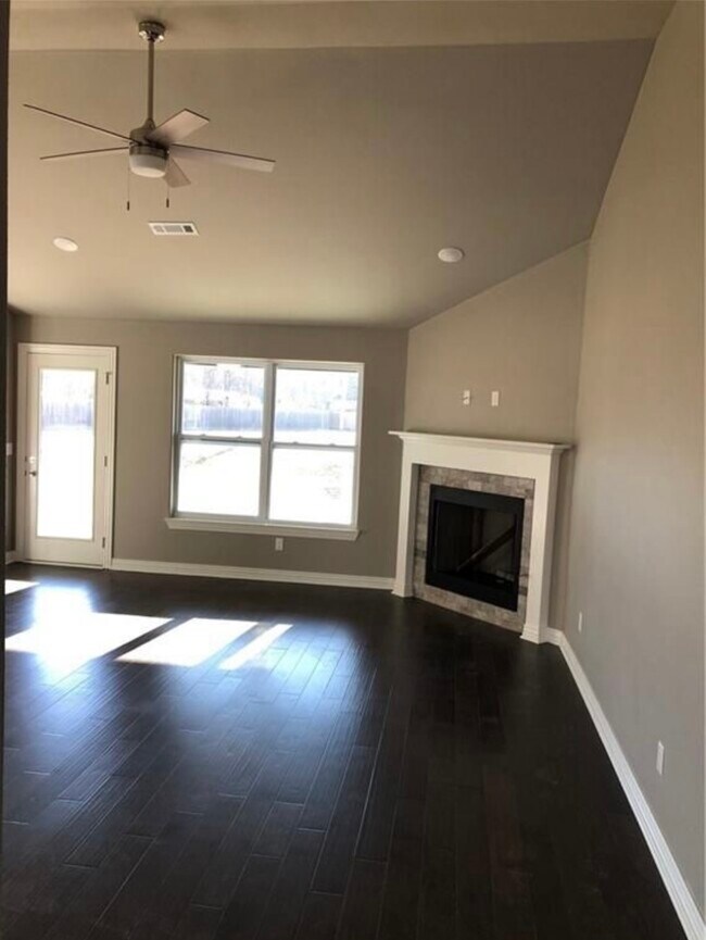 Photo - 746 Roselawn St