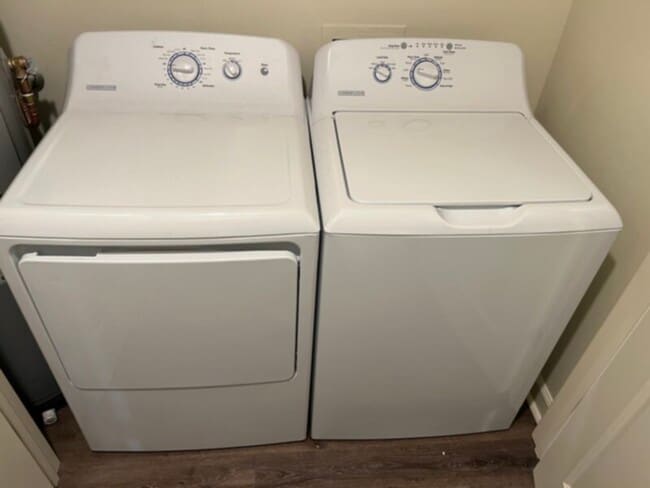 Photo - Kenwood Pointe Apartments: Water &amp; Sewer Included