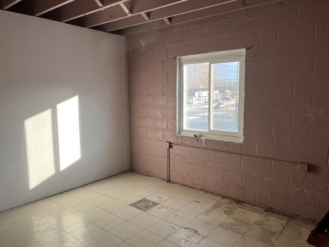 Building Photo - 5701 NW Radial Hwy Unit #2