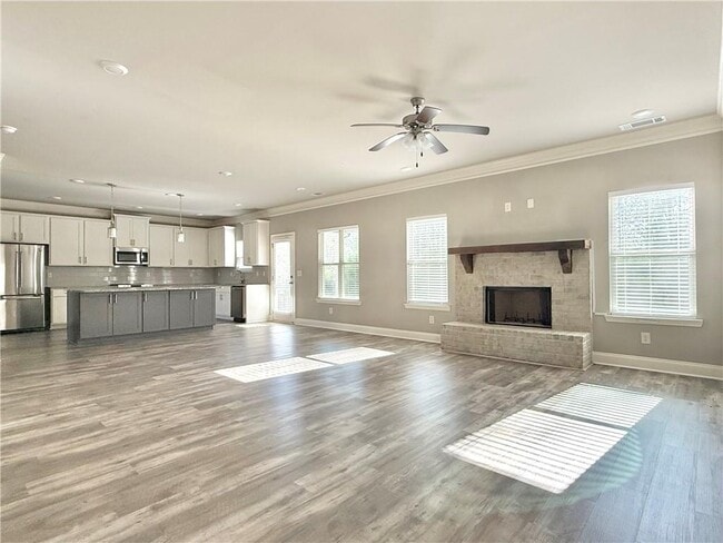 Photo - 1917 Castleberry Ln