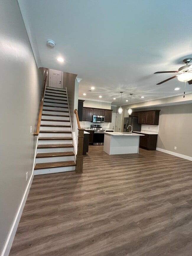 Photo - 1862 Young Rd SE