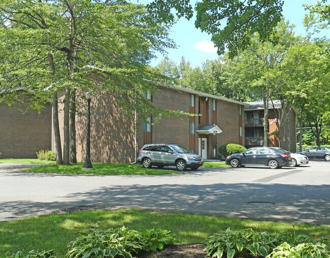 Wood Wind Gardens Apartments North Syracuse, NY