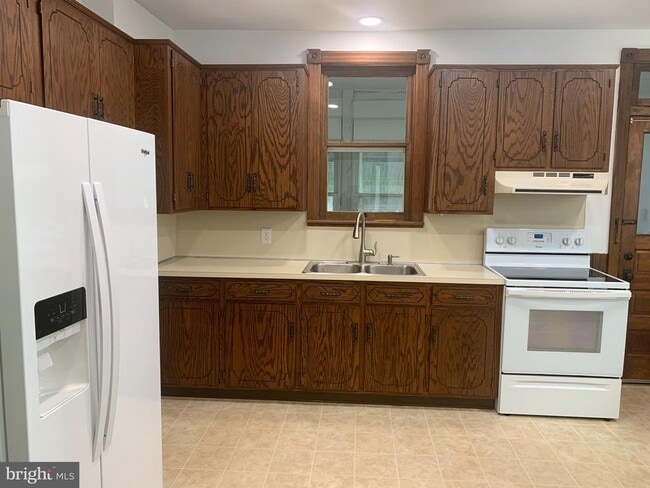 Photo - 305 W North St