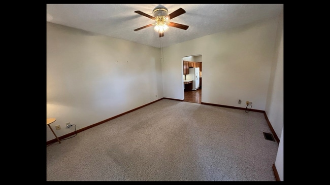 Photo - 203 Oakvale Rd