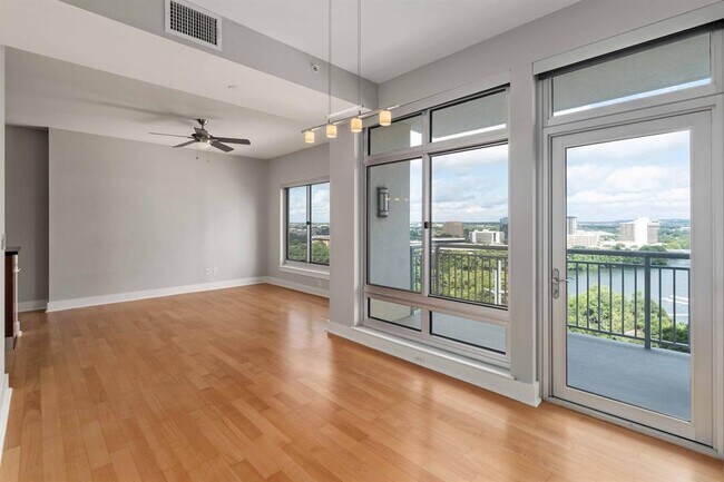 Building Photo - 603 Davis St Unit 1301 Rental