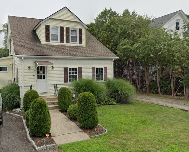 Photo - 72 Sayles Ave
