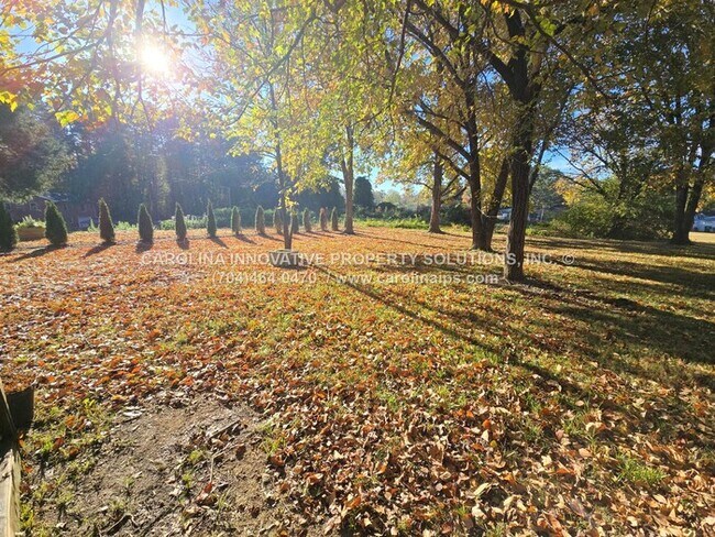 Photo - 1805 Falconhurst Dr