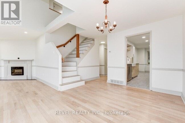Photo - 5 Sandhurst Ct