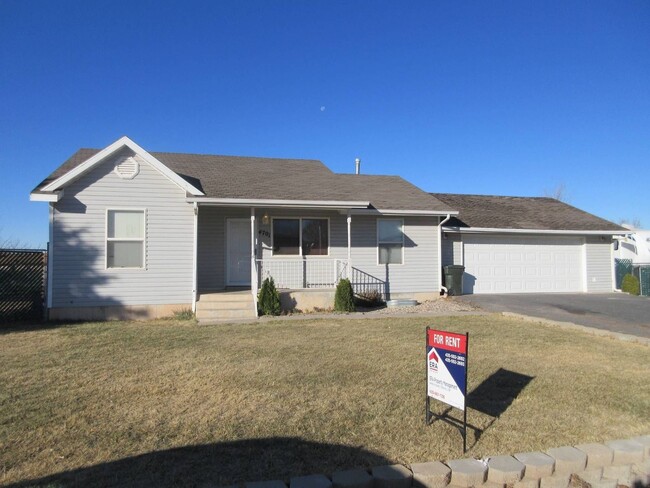 Single Family Home in Enoch - Single Family Home in Enoch