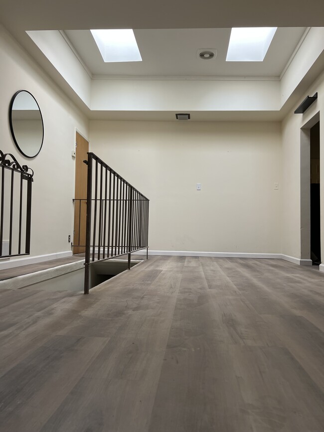 Photo - 12224 Beverly Blvd