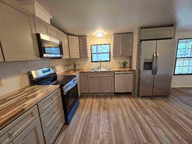 Photo - 415 Walker Dr