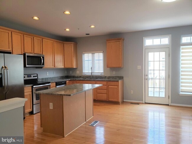 Photo - 5040 Strawbridge Terrace