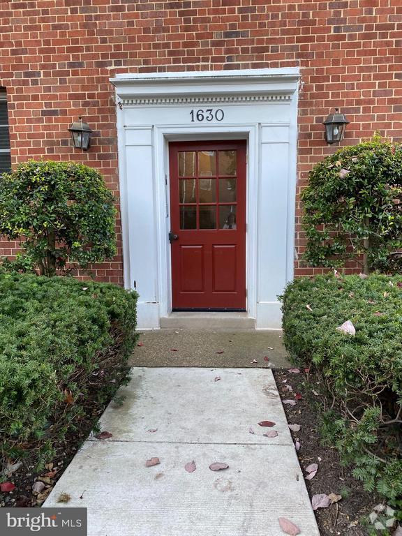 Building Photo - 1630 W Abingdon Dr Unit 301 Rental