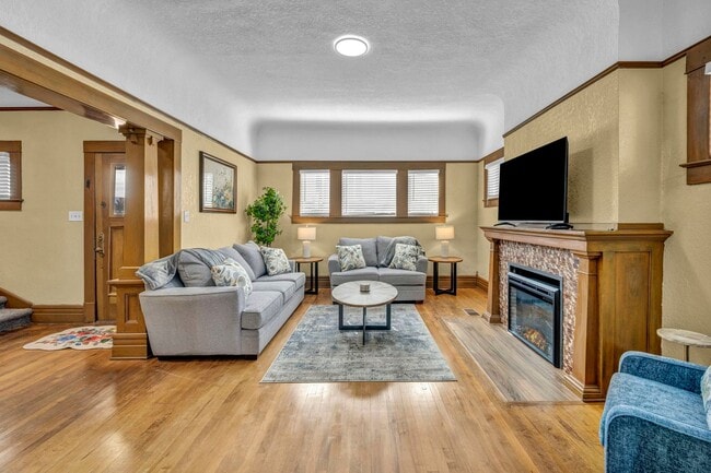 Building Photo - FULLY FURNISHED & BEAUTIFULLY REMODELED CLASSIC HOME NEAR UNR WITH UNBEATABLE I-80 ACCESS