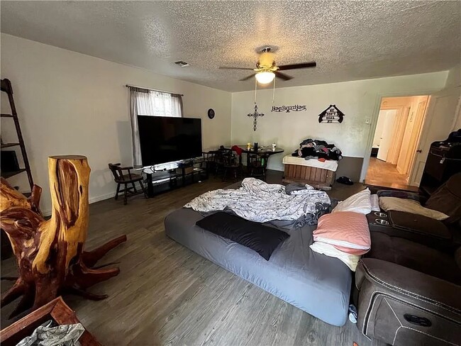 Photo - 1110 W Elder Ave